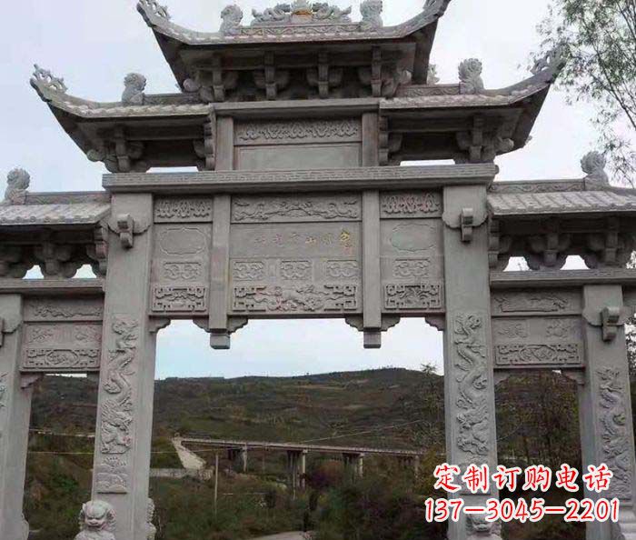 运城地标性的三门石雕牌坊