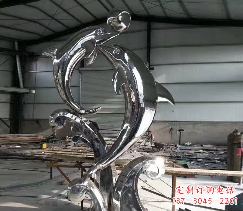 运城让你的空间被精美的海豚顶球雕塑点缀