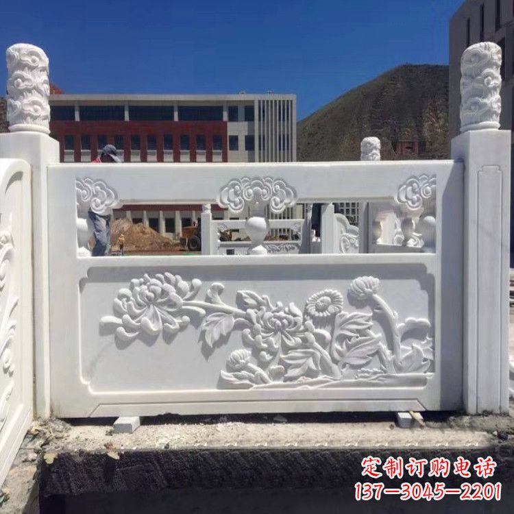 运城中领雕塑旗下的菊花石栏板雕塑，以其独特的…