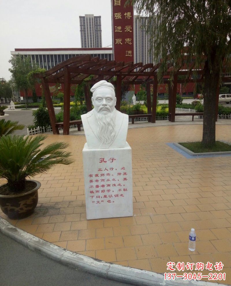 运城赞美圣贤——孔子石雕塑