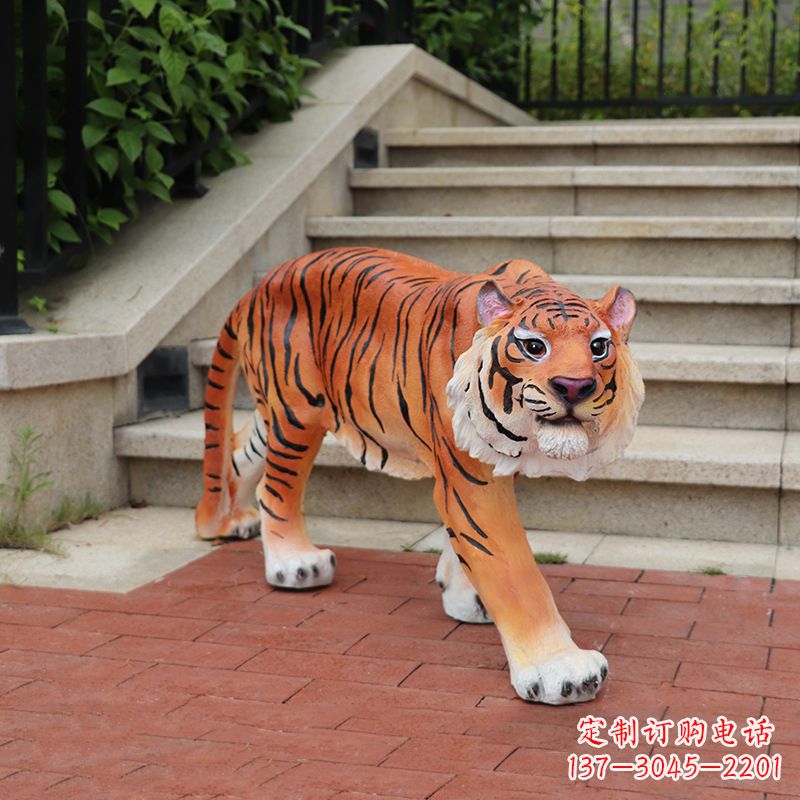 运城老虎玻璃钢仿雕塑—小区园林室外装饰品