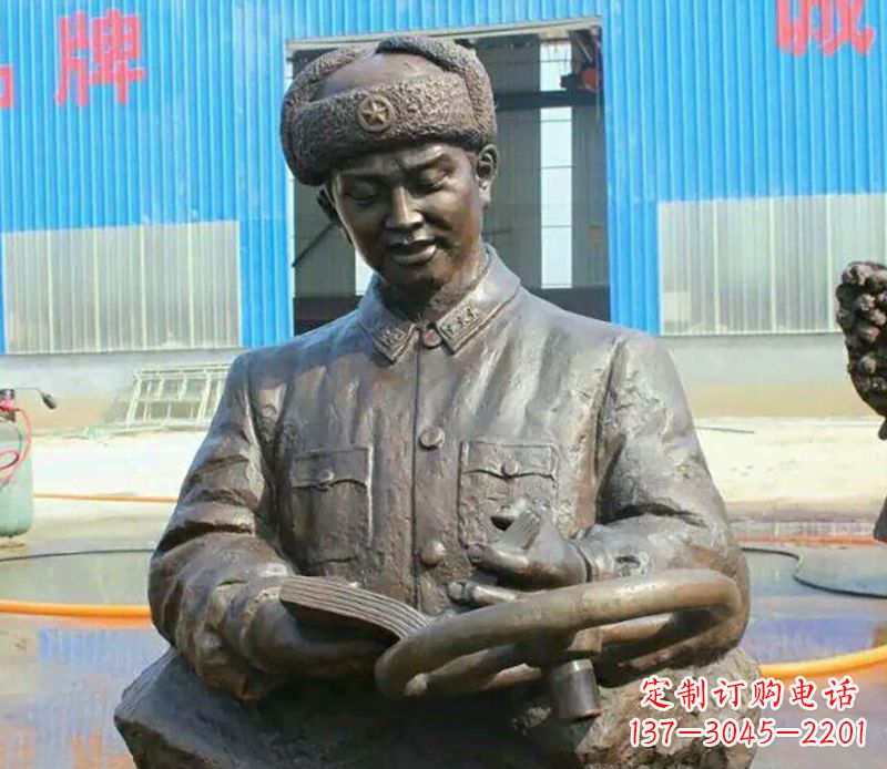 运城向雷锋致敬！郑州中领雕塑出品：雷锋铜雕