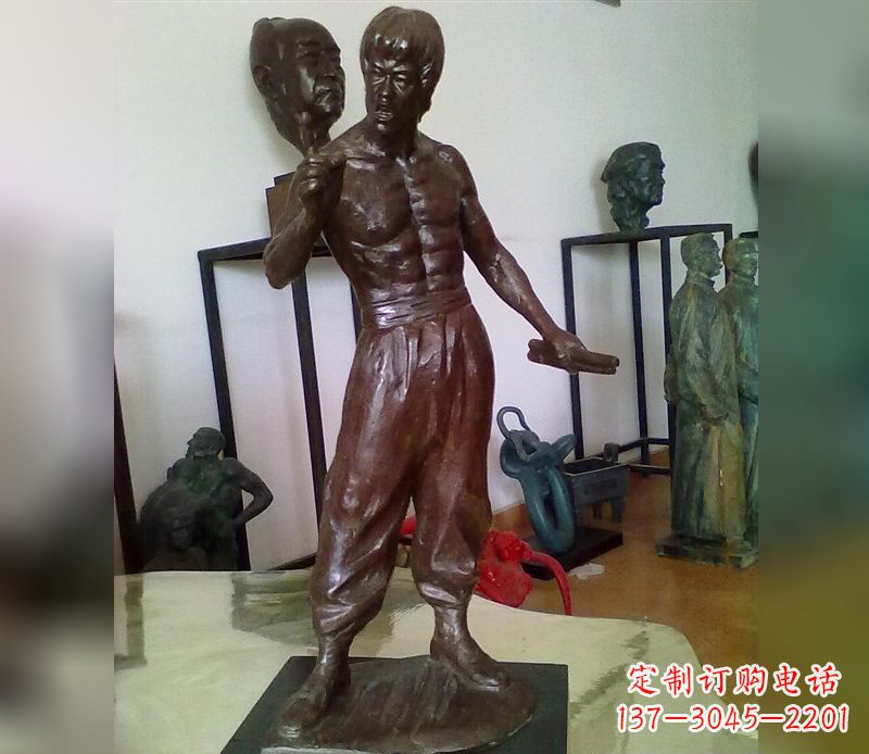 运城经典传奇-李小龙铜雕塑