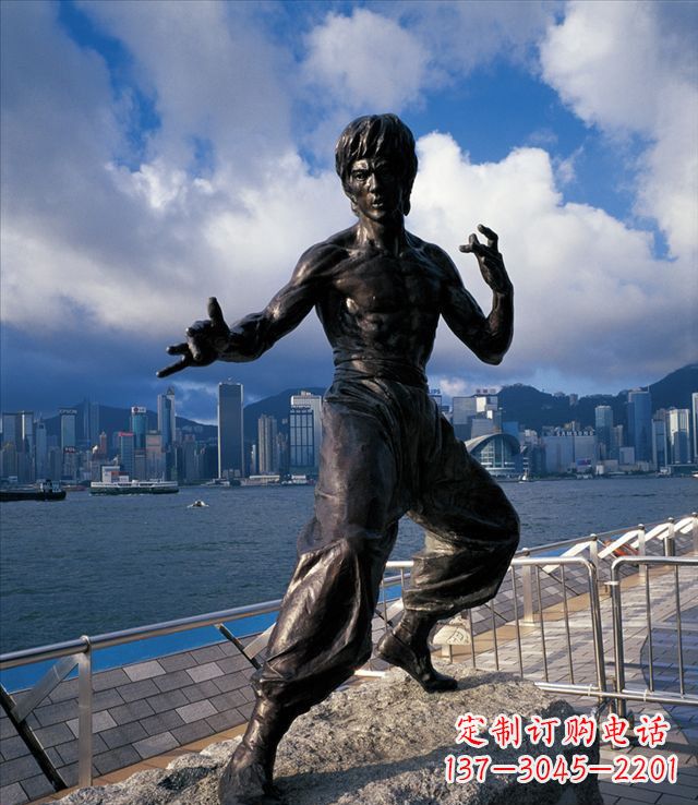 运城标题:李小龙铜雕,让传奇永存