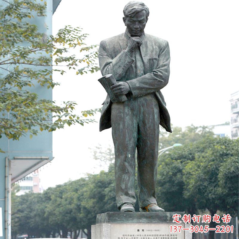 运城很多历史上著名的人物都有精美的雕塑来表彰…
