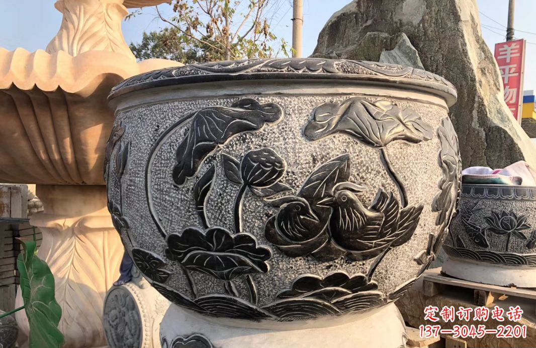 运城荷花浮雕鱼缸雕塑,让空间更加生机勃勃