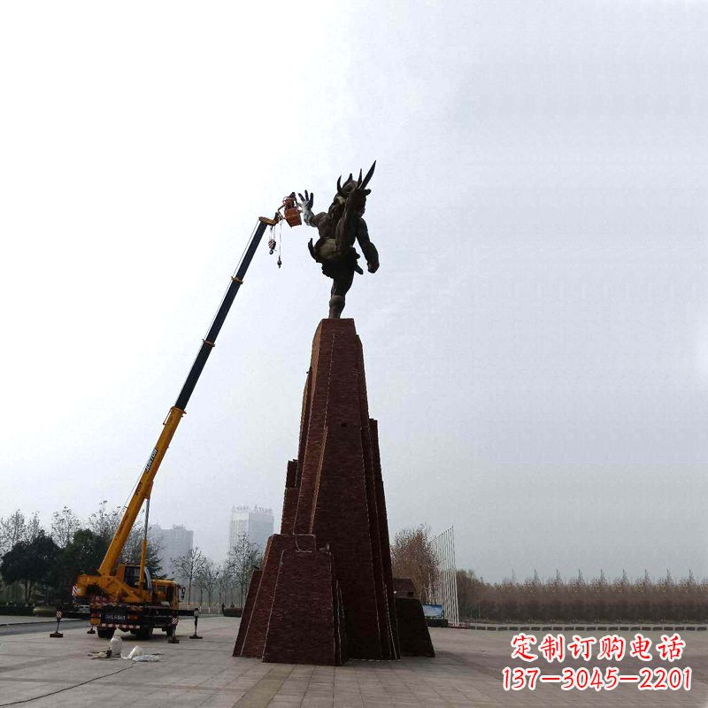 运城神话传说中的夸父逐日雕塑