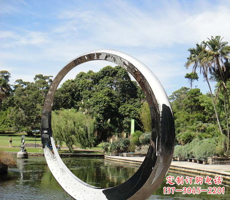 运城水景不锈钢镜面圆环雕塑