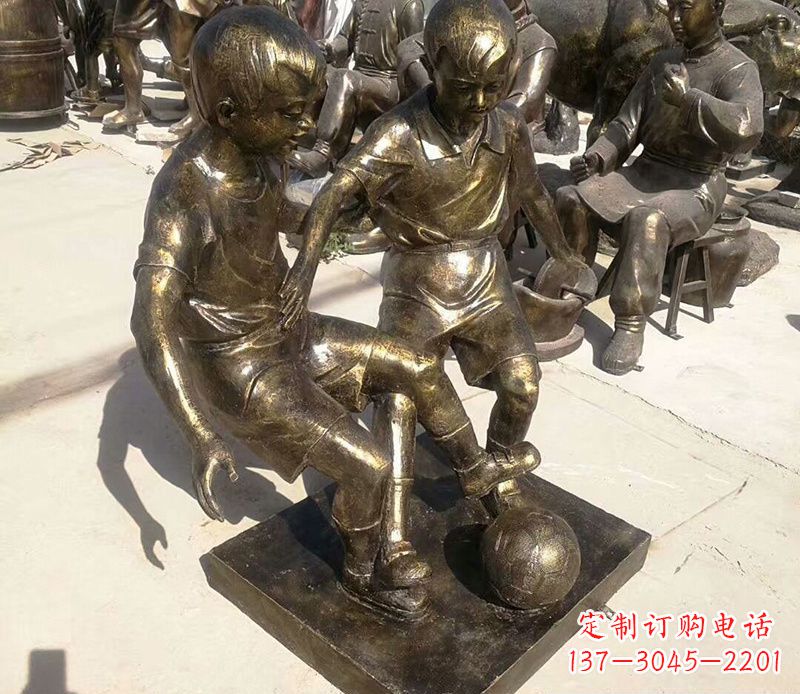 运城踢足球的儿童铜雕