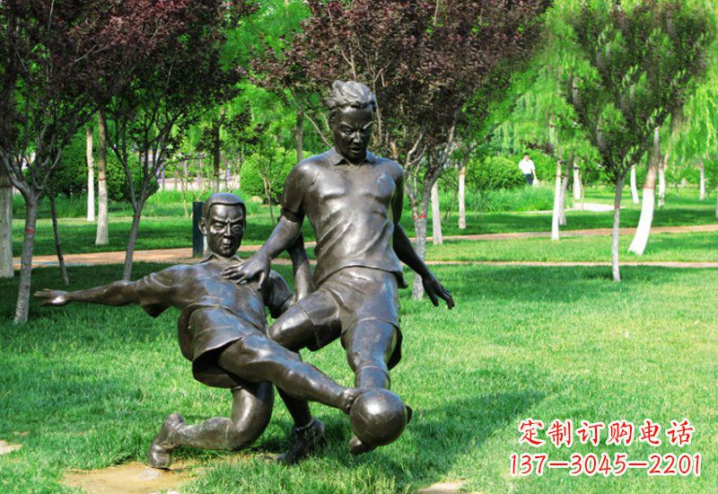运城踢足球的人物铜雕222