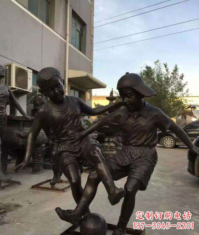 运城踢足球儿童铜雕 (2)