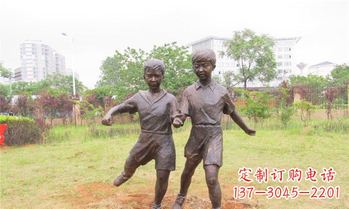 运城踢足球公园人物铜雕 (2)