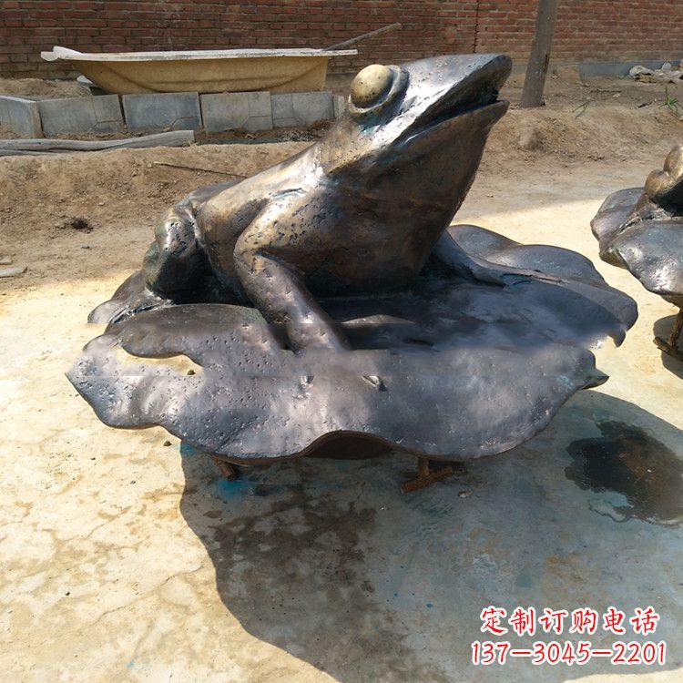 运城铜雕青蛙喷水雕塑