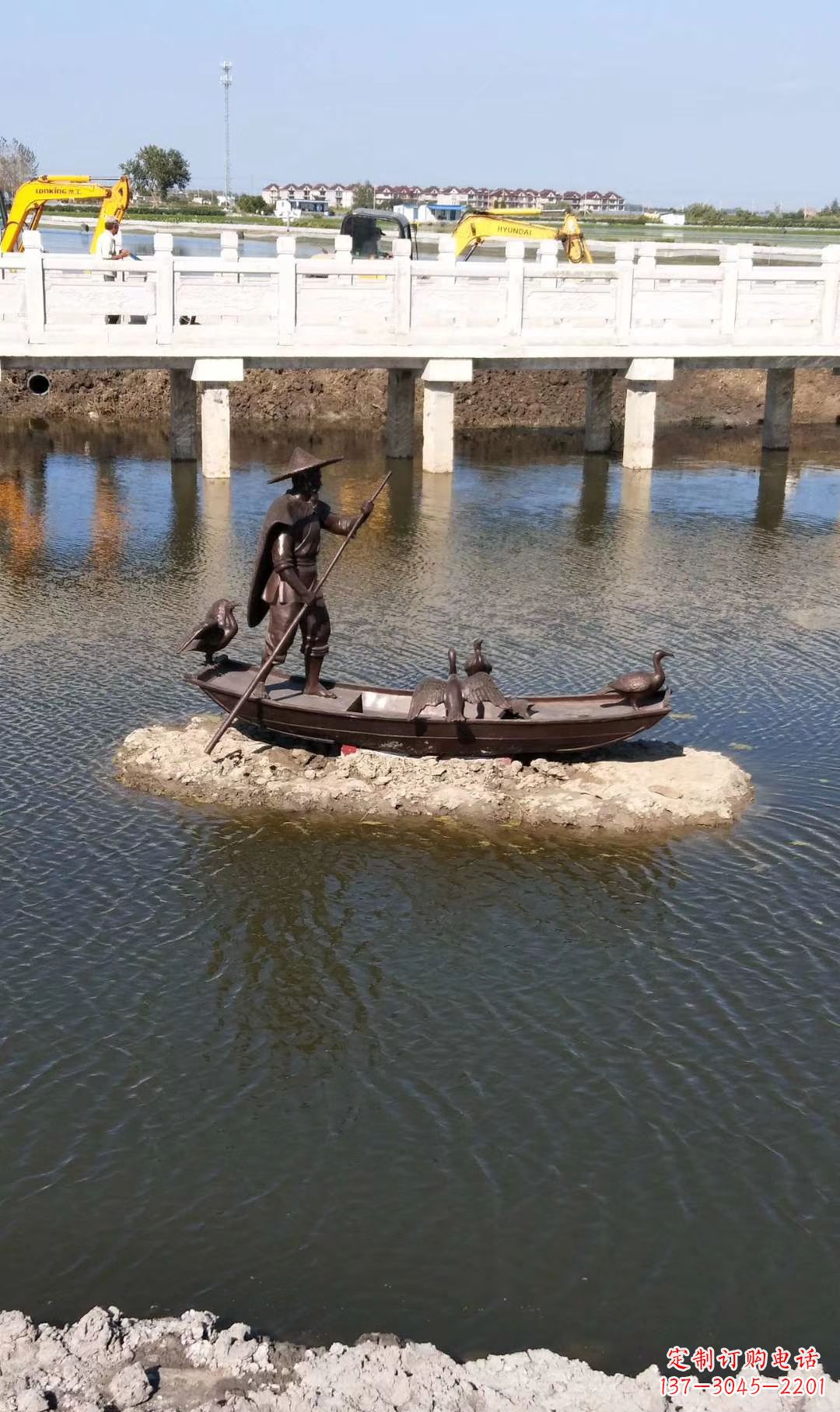 运城铜雕渔夫撑船打鱼雕塑 湖边景观雕塑