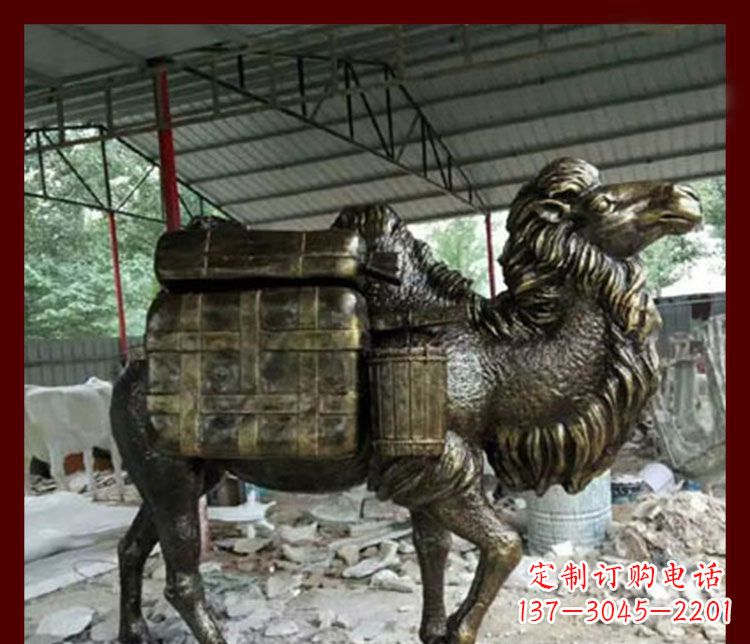 运城拖行李的骆驼动物铜雕