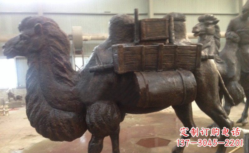 运城驮着东西的骆驼公园动物铜雕