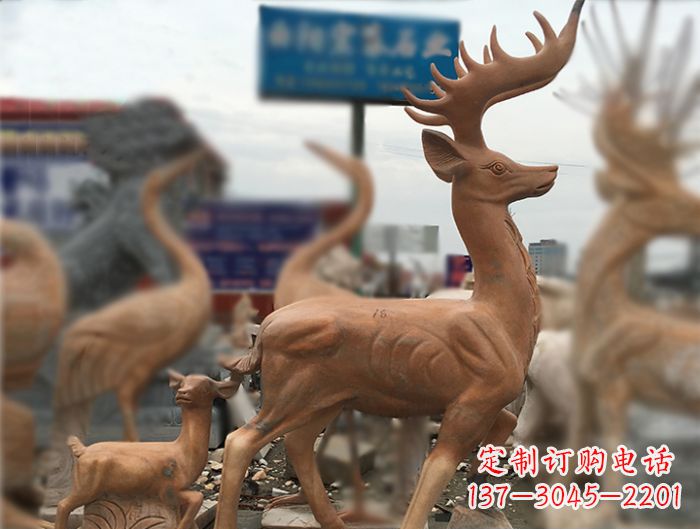 运城晚霞红动物驯鹿公园石雕