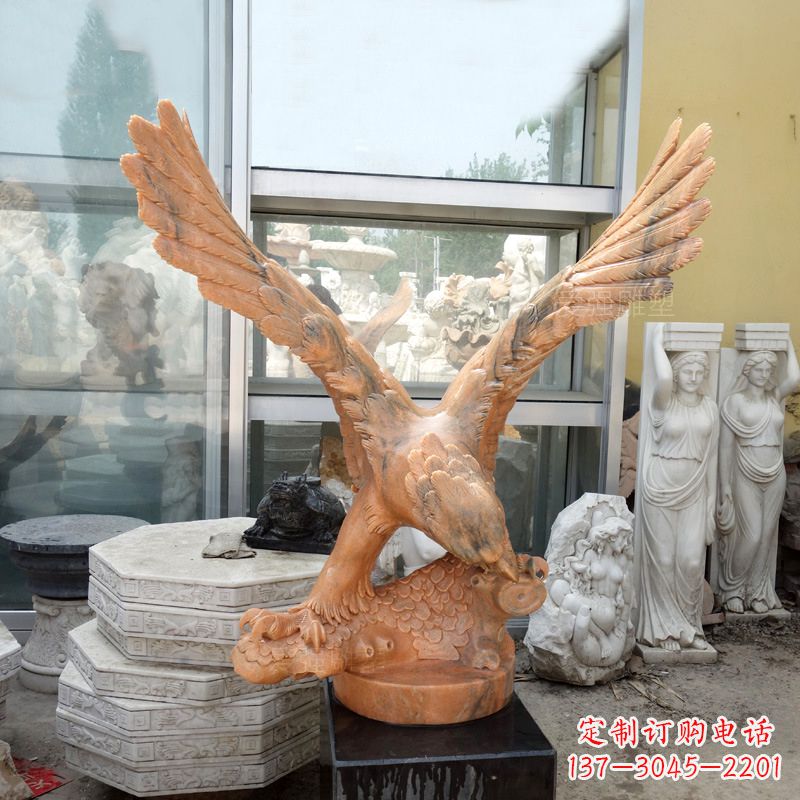 运城晚霞红老鹰石雕塑