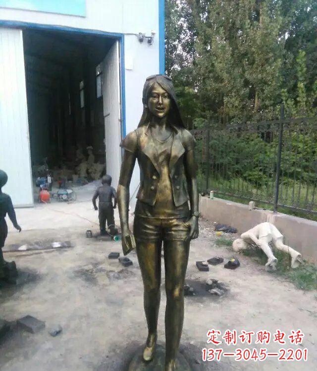 运城现代美女广场人物铜雕