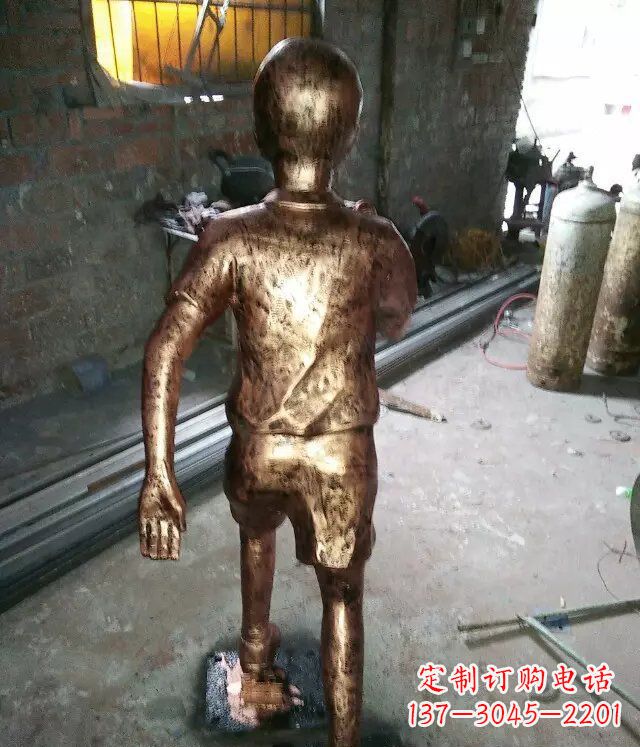 运城小孩跑步公园人物铜雕 (2)