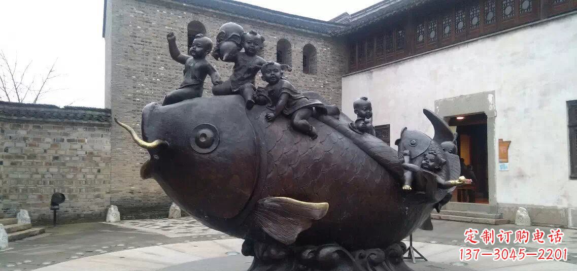 运城小孩骑鱼铜雕