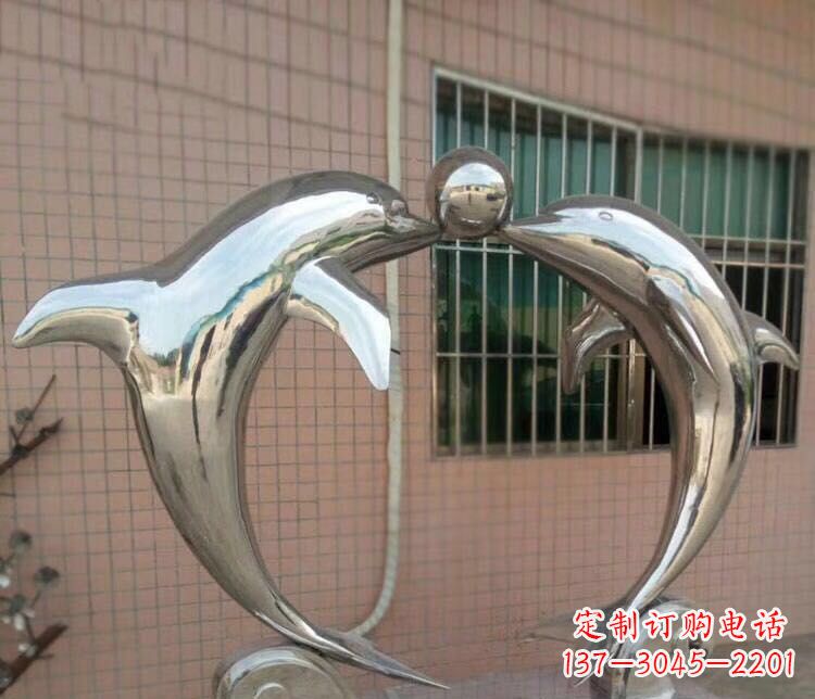 运城校园不锈钢海豚顶球雕塑