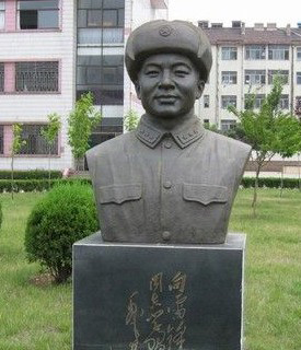 运城校园雷锋铜像