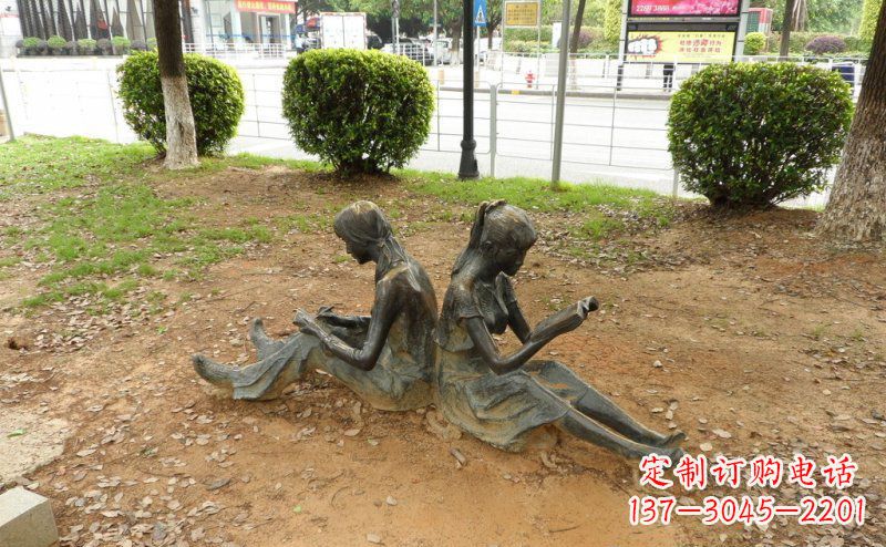 运城校园坐着看书的女孩人物铜雕