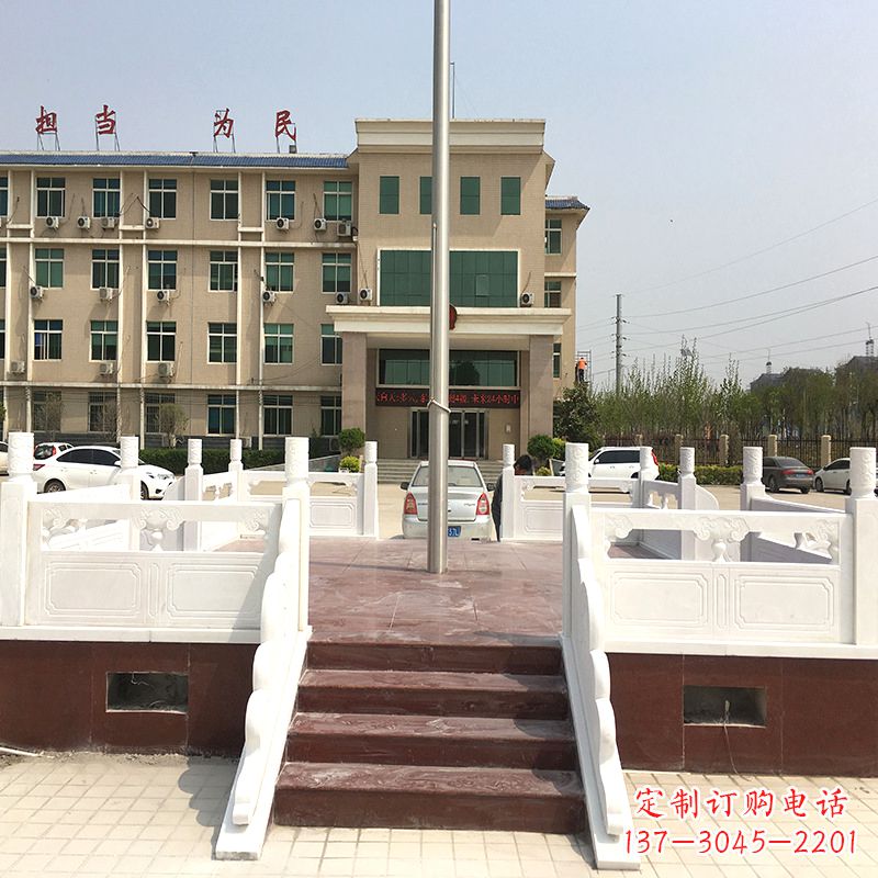 运城学校广场石雕升旗台