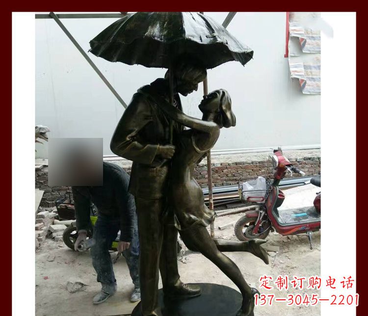 运城雨伞下拥抱的情侣铜雕