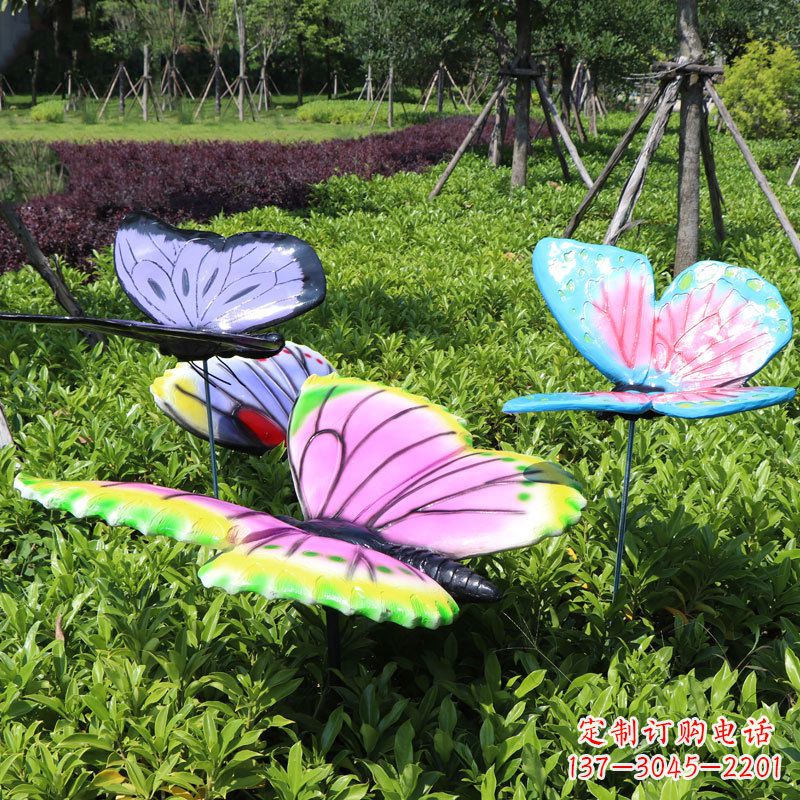 运城展翅的蝴蝶,公园草丛仿真动物装饰雕塑