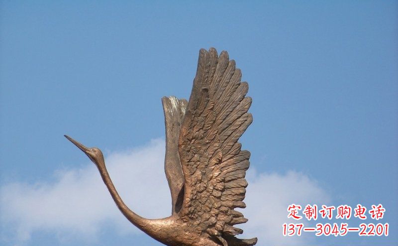 运城展翅高飞的仙鹤动物铜雕