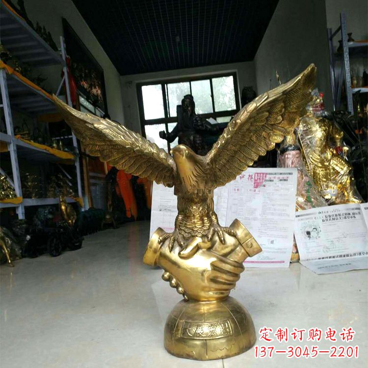运城铸铜老鹰雕塑大展宏图