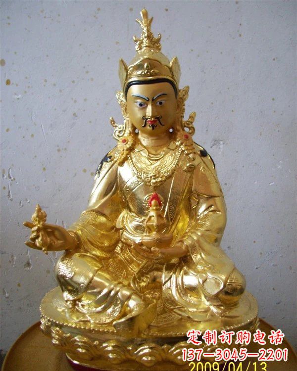 运城铸铜贴金藏佛莲花生大士雕塑