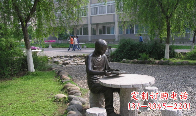 运城坐石桌凳看书的学生铜雕