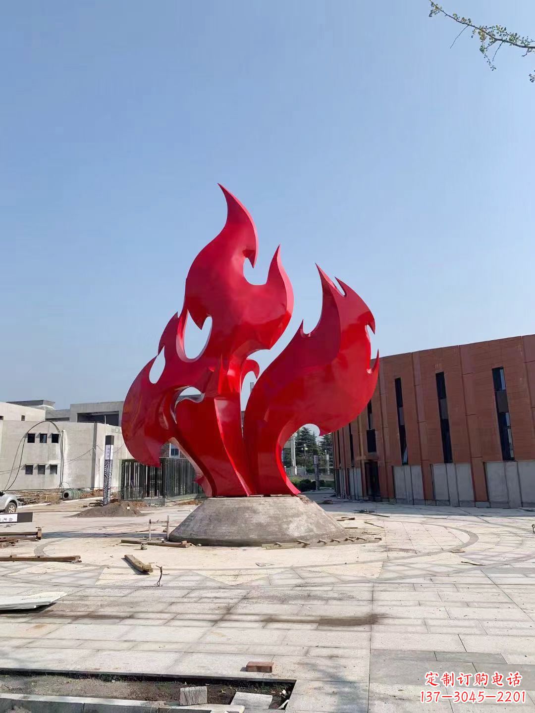 运城大学操场抽象不锈钢火苗雕塑